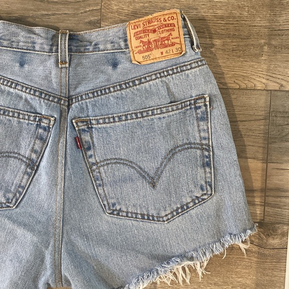Levi's vintage 505 Blue Jean Shorts with Frayed Hem - Picture 5 of 10